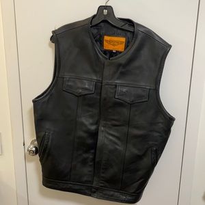Genuine leather black leather vest with multiple pockets